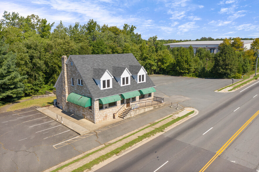 1243 Jefferson Davis Hwy, Fredericksburg, VA à vendre - Photo du bâtiment - Image 1 de 1