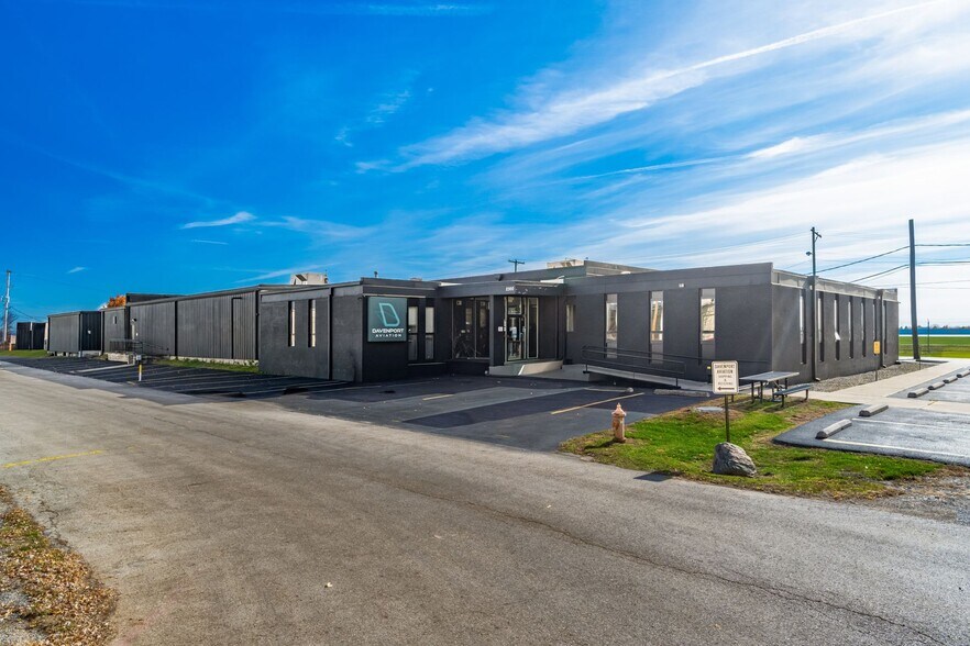 2300 Marilyn Ln, Columbus, OH à louer - Photo du bâtiment - Image 2 de 10