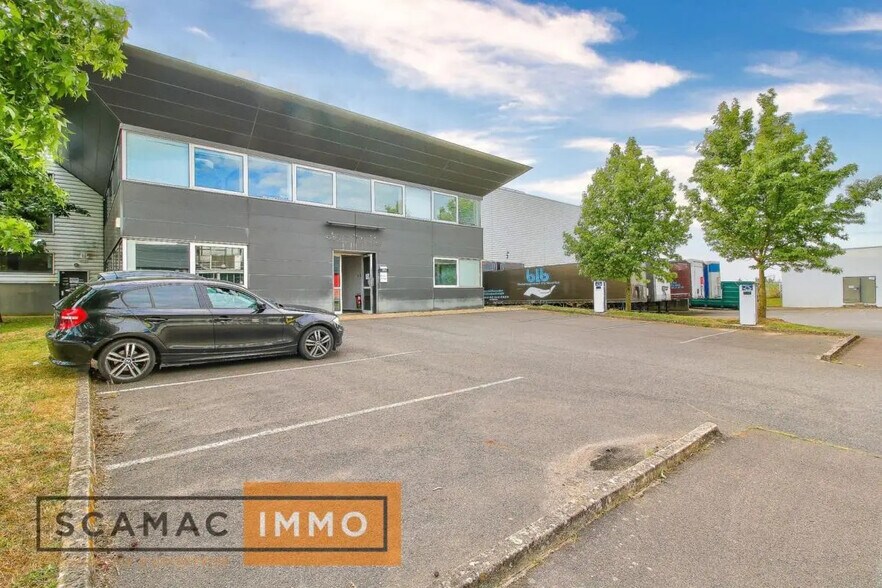 Industrial in Saint-Michel-sur-Orge for lease - Building Photo - Image 2 of 7