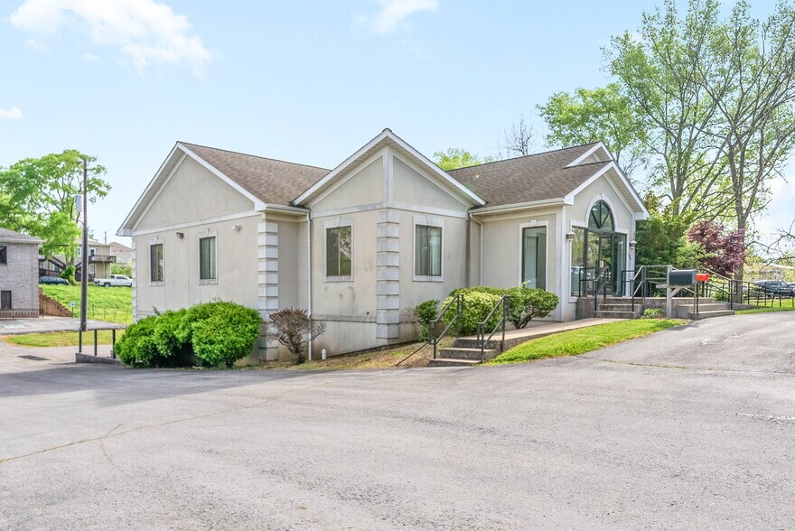 390 W 17th St, Hopkinsville, KY à vendre - Photo du bâtiment - Image 2 de 37