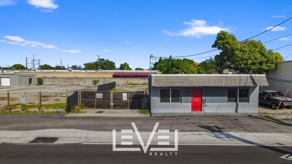 604 NE 44th St, Oakland Park, FL for sale - Building Photo - Image 3 of 12
