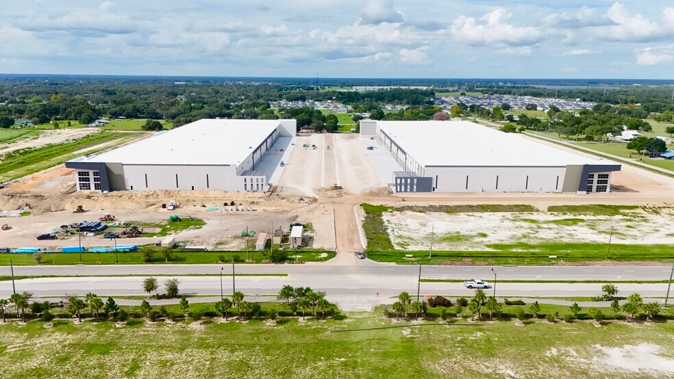 820 Pace Rd, Auburndale, FL à louer - Photo du bâtiment - Image 2 de 6