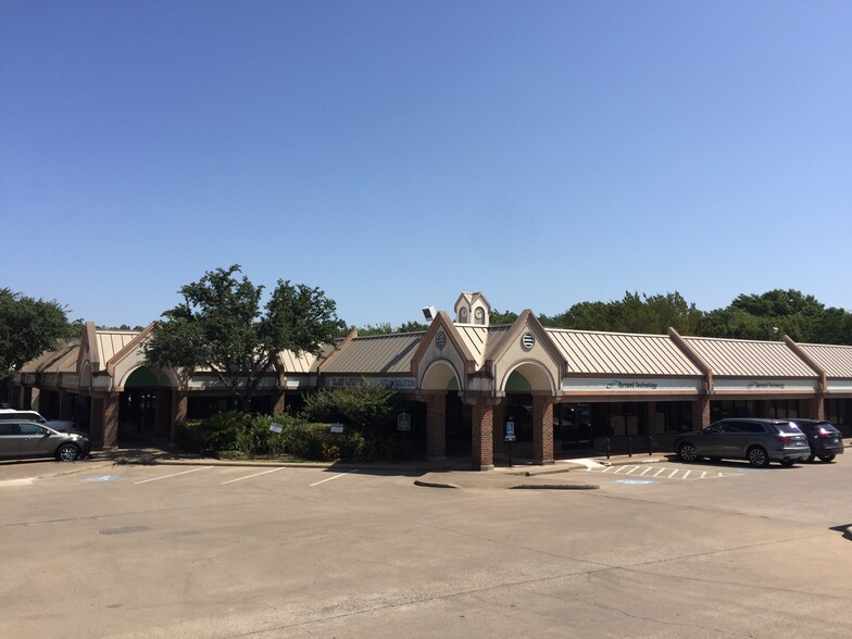 2441-2485 Forest Park Blvd, Fort Worth, TX for lease - Building Photo - Image 2 of 20