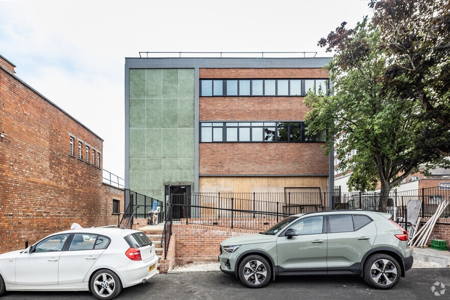 23 Central Way, Altrincham for lease - Building Photo - Image 2 of 2
