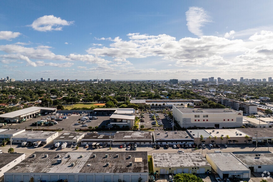 5149-5199 NE 12th Ave, Oakland Park, FL for lease - Building Photo - Image 3 of 8
