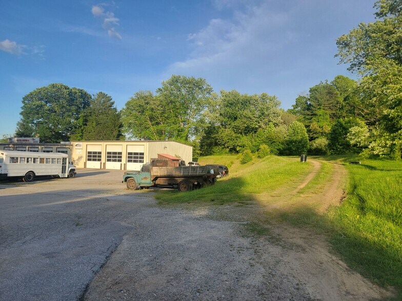 4178-4180 Haywood Rd, Mills River, NC à vendre - Photo du bâtiment - Image 2 de 22