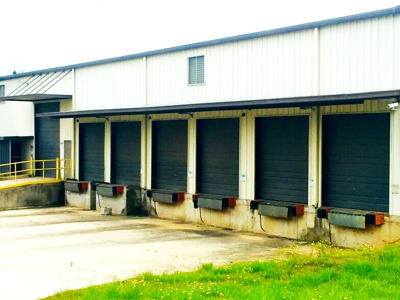 2 Shelter Dr, Greer, SC à louer - Photo du bâtiment - Image 3 de 11