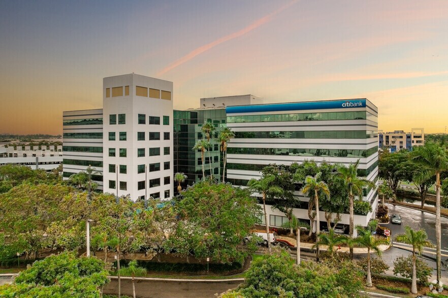 8750 NW 36th St, Doral, FL à louer - Photo du bâtiment - Image 1 de 5