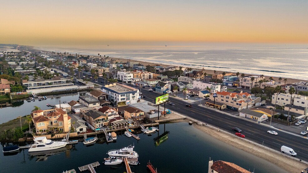 16902 Pacific Coast Hwy, Huntington Beach, CA à vendre - Photo du bâtiment - Image 3 de 12