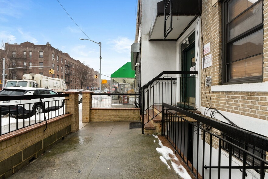 124 Cortelyou Rd, Brooklyn, NY for sale - Building Photo - Image 2 of 14