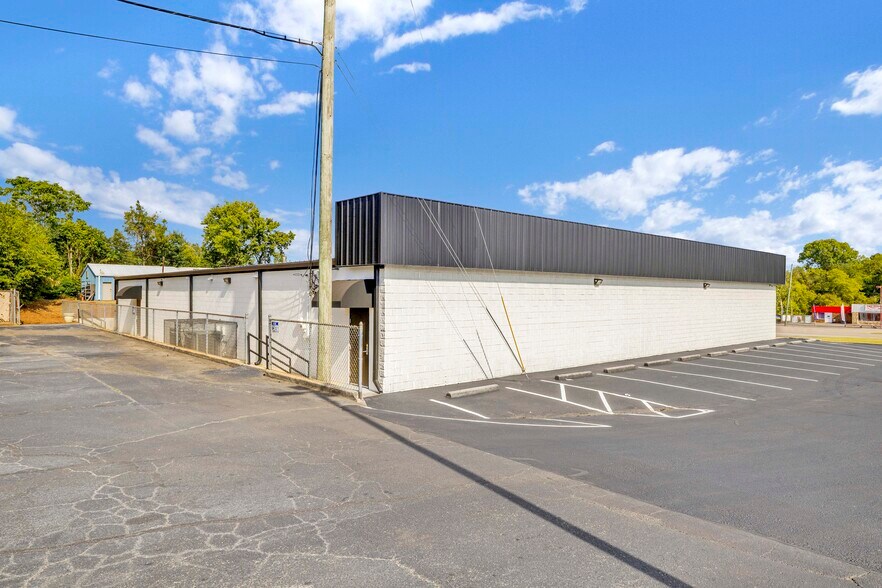 589 Bessemer Super Hwy, Midfield, AL à vendre - Photo du bâtiment - Image 3 de 14