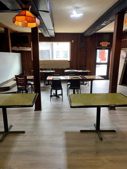 128 S Main St, Spring Grove, PA à louer - Photo intérieure - Image 2 de 13