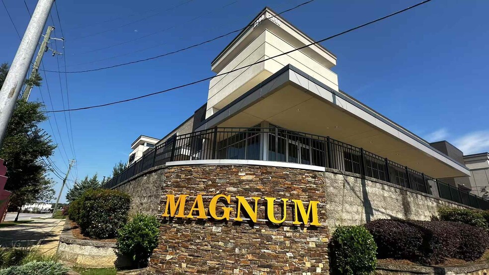 2390 Chamblee Tucker Rd, Chamblee, GA for lease - Building Photo - Image 1 of 9