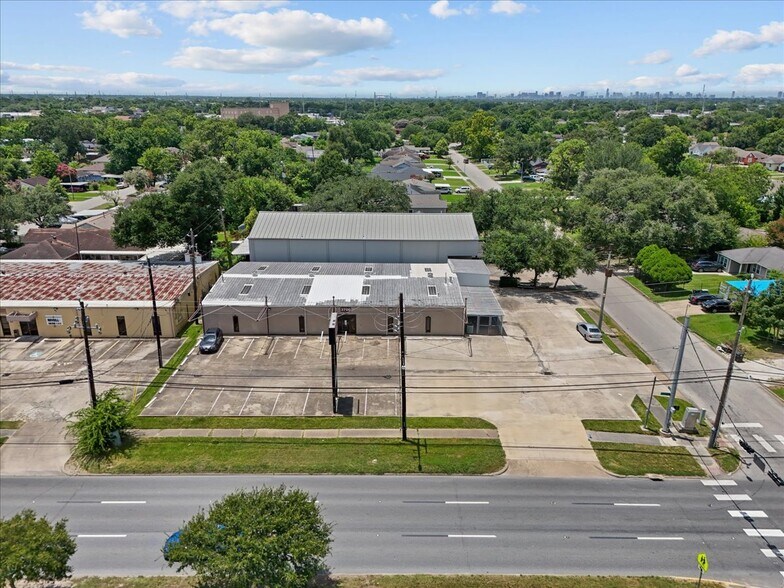 3700 Reveille St, Houston, TX à louer - Photo du bâtiment - Image 1 de 42