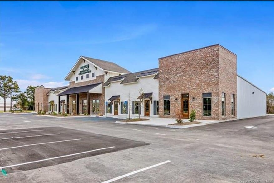 1920 E McNeese St, Lake Charles, LA for lease - Building Photo - Image 2 of 8