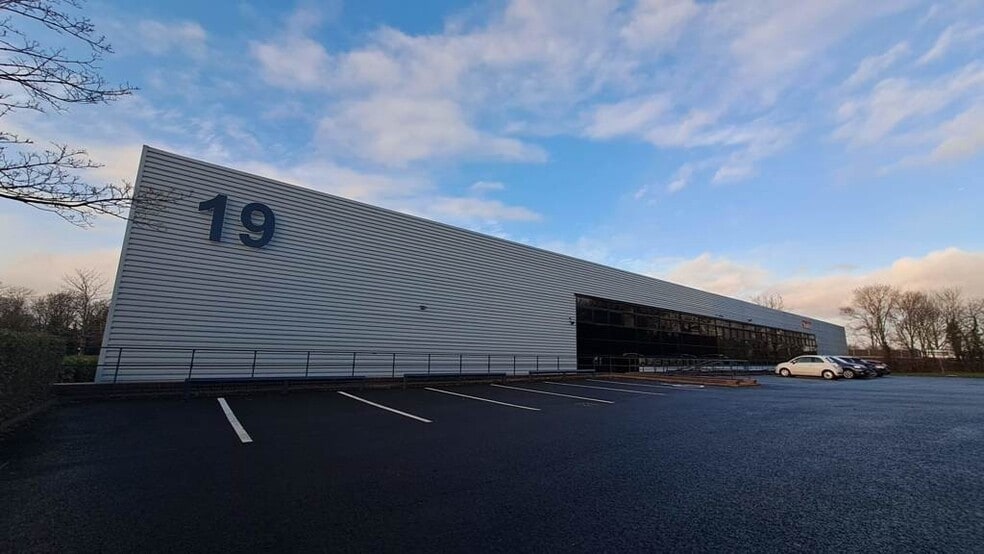 19-21 Tanners Dr, Milton Keynes for lease - Building Photo - Image 1 of 5