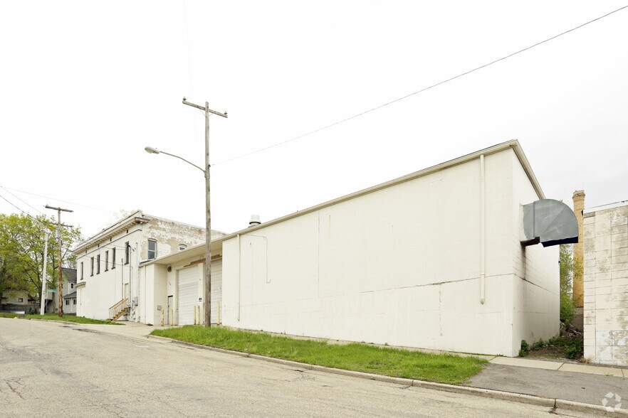 570 Cesar Chavez Dr, Grand Rapids, MI à louer - Photo du bâtiment - Image 3 de 4