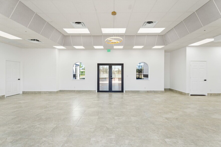 1120 Village Lakes Blvd, Lehigh Acres, FL à louer - Photo du bâtiment - Image 2 de 25