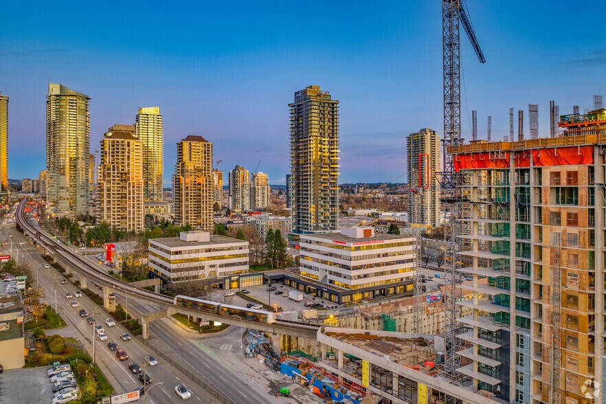 4180 Lougheed Hwy, Burnaby, BC à louer - Photo du bâtiment - Image 3 de 7