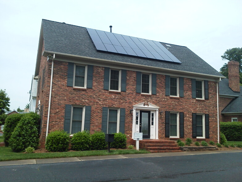 5513 Monroe Rd, Charlotte, NC à vendre - Photo du bâtiment - Image 2 de 19