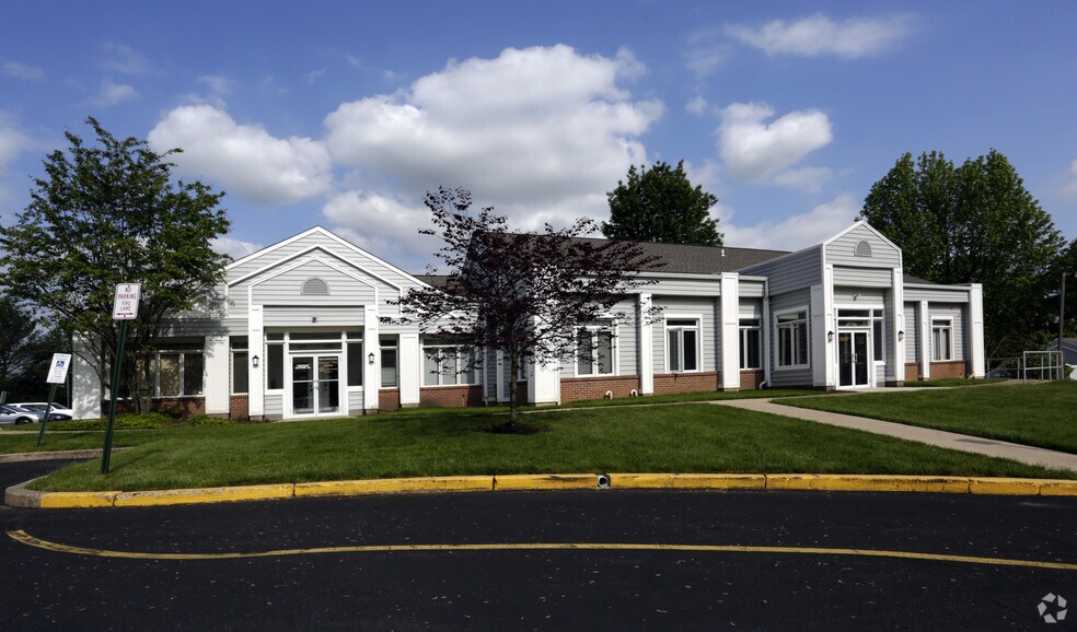 400-415 Executive Dr, Langhorne, PA à louer - Photo du bâtiment - Image 3 de 56