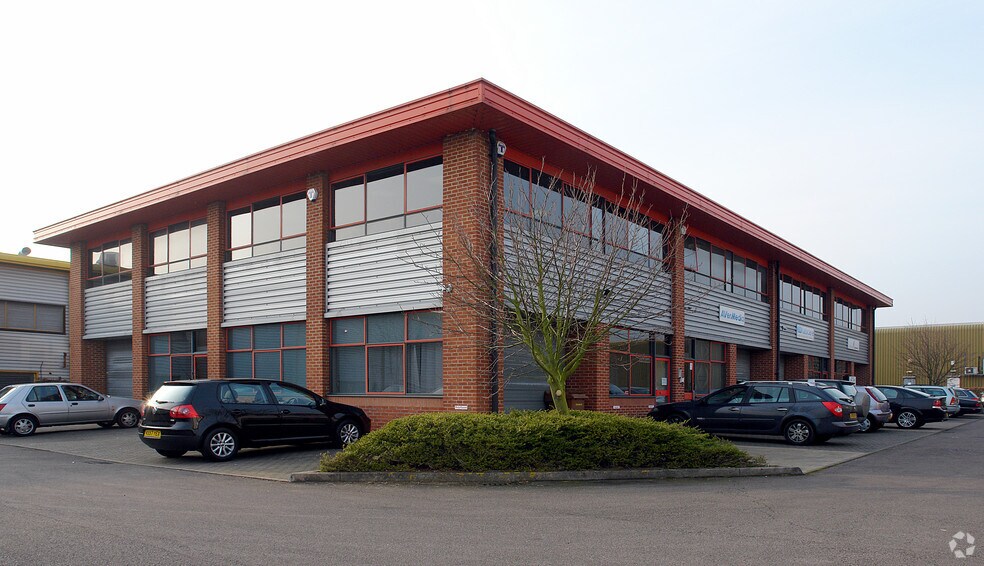 14-24 Howard Way, Newport Pagnell for lease - Building Photo - Image 3 of 6