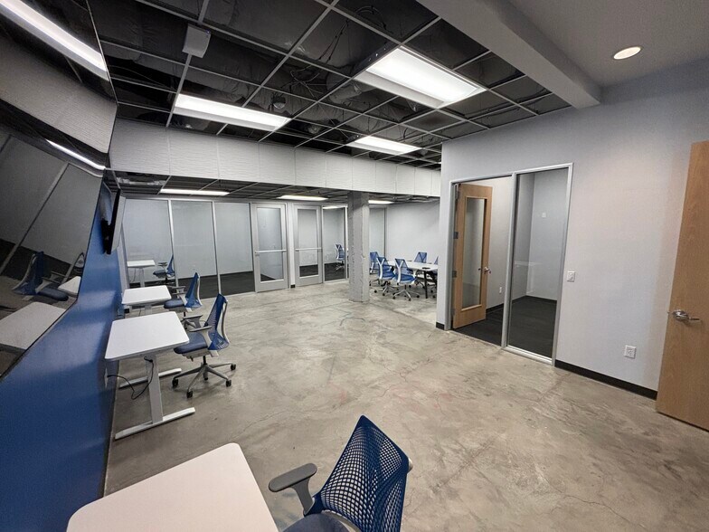 700 Van Ness Ave, Fresno, CA à louer - Photo intérieure - Image 3 de 12