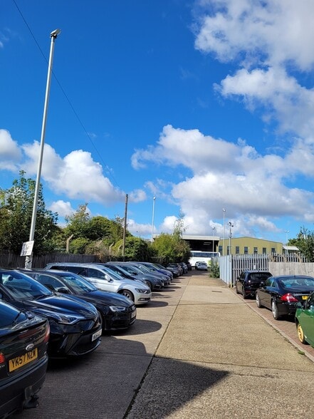 Thornhill Rd, Luton for sale - Building Photo - Image 3 of 4