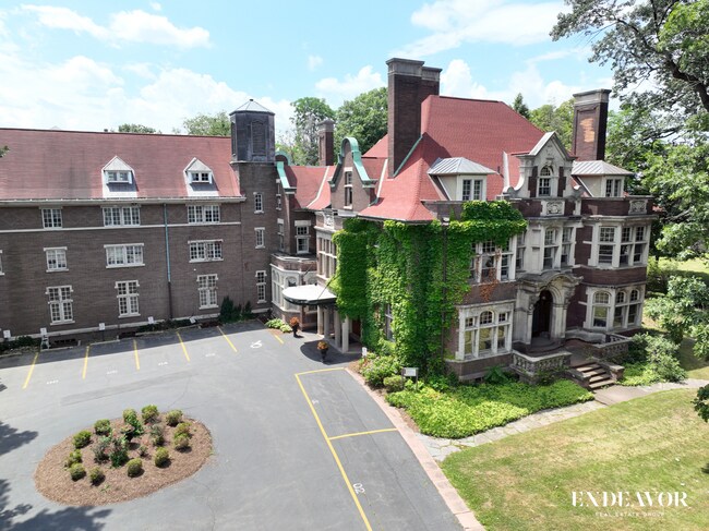 Plus de détails pour 693 East Ave, Rochester, NY - Bureau à louer