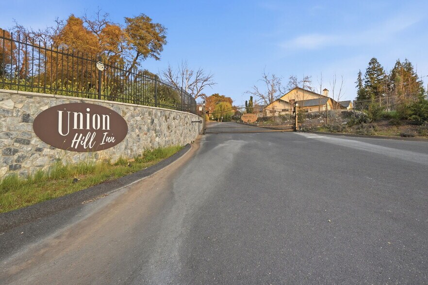 21645 Parrotts Ferry Rd, Sonora, CA à vendre - Photo du bâtiment - Image 2 de 105