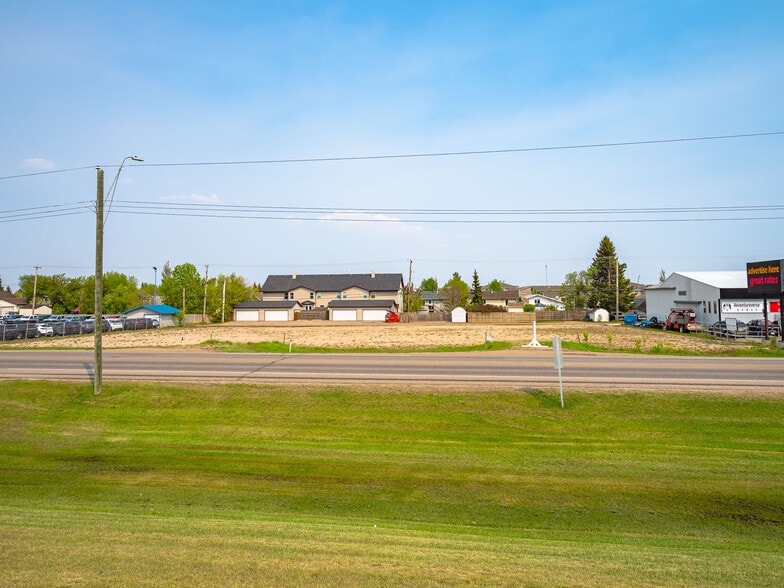 1815 50 Ave, Lloydminster, SK for sale - Building Photo - Image 2 of 11