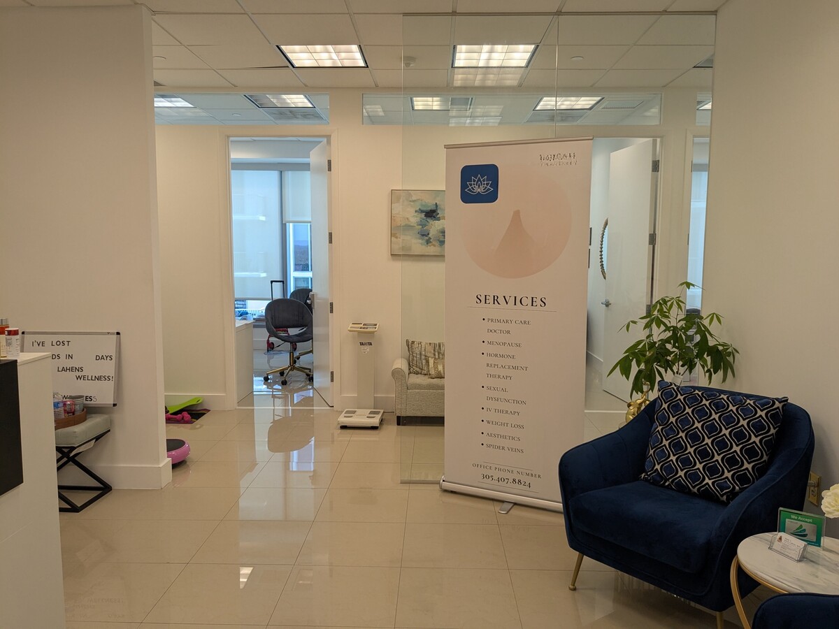 8950 SW 74th Ct, Miami, FL 33156 - Unité 1702 -  - Photo intérieure - Image 1 of 6