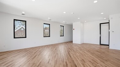 200 W Montauk Hwy, Hampton Bays, NY for lease Interior Photo- Image 2 of 5