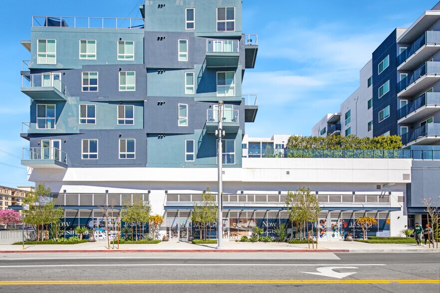 2528 S Grand Ave, Los Angeles, CA à louer - Photo du bâtiment - Image 2 de 33