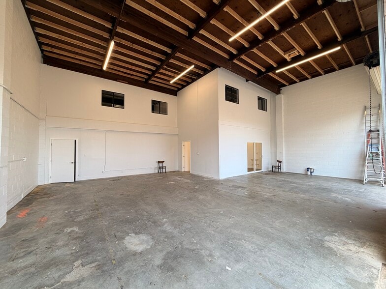 3113 Middlefield Rd, Redwood City, CA à louer - Photo du bâtiment - Image 2 de 10