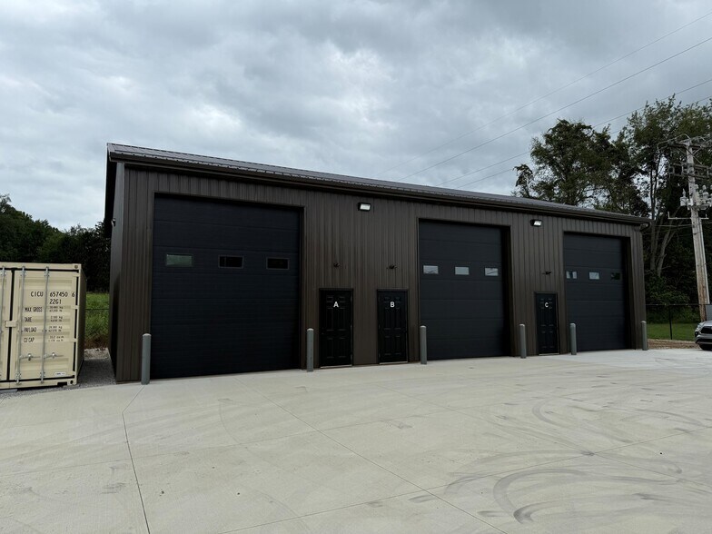 147 Westgate Dr, Newark, OH for lease - Building Photo - Image 1 of 14