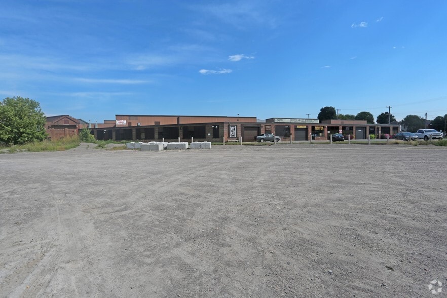 280 Perry St, Peterborough, ON for lease - Building Photo - Image 2 of 2