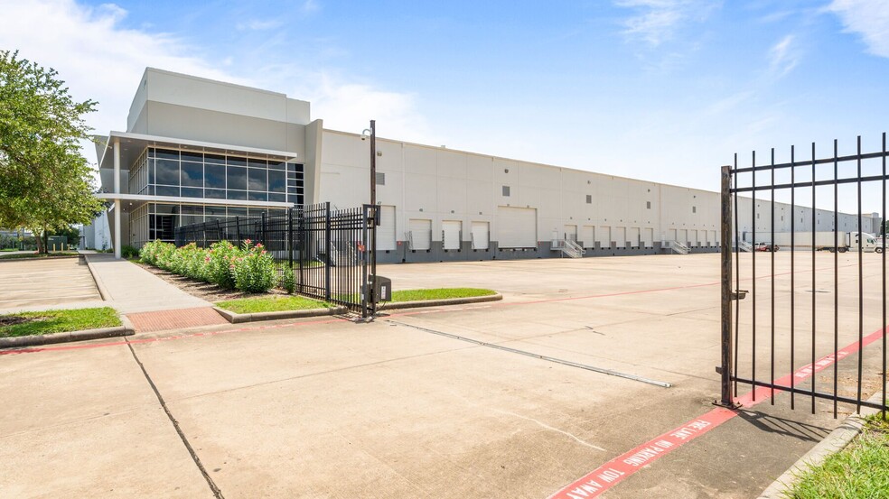 860 Greens Pky, Houston, TX for lease - Building Photo - Image 3 of 18