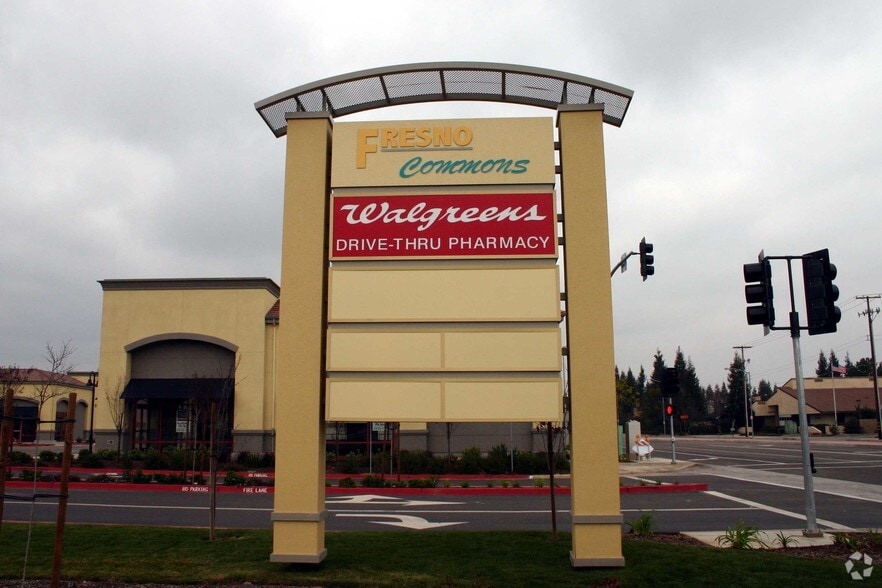 7075 N West Ave, Fresno, CA for lease - Building Photo - Image 3 of 7