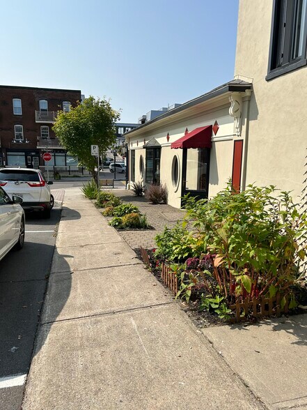 116 Rue Principale E, Sainte-agathe-des-monts, QC à louer - Photo principale - Image 1 de 2