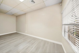 5341 W Atlantic Ave, Delray Beach, FL à louer Photo du bâtiment- Image 2 de 5