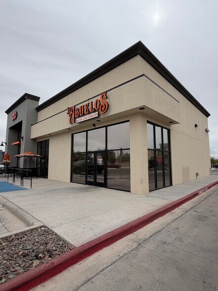 13649 Eastlake Blvd, El Paso, TX à louer - Photo du bâtiment - Image 3 de 11