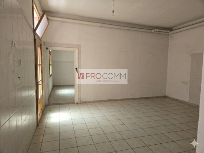 Retail in Nîmes for sale - Interior Photo - Image 3 of 3