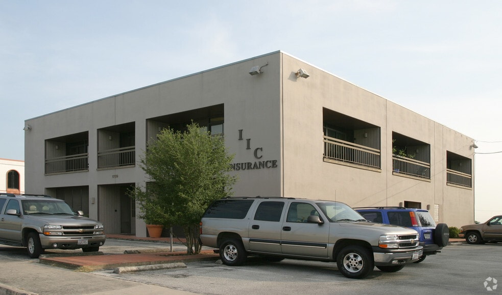 1739 Citadell Plz, San Antonio, TX for lease - Building Photo - Image 2 of 25
