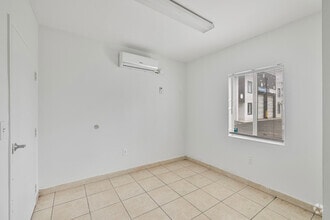 13420-13432 NW 38th Ct, Opa Locka, FL à louer Photo intérieure- Image 1 de 16