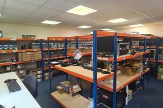 Gogmore Ln, Chertsey à louer Photo intérieure- Image 2 de 6