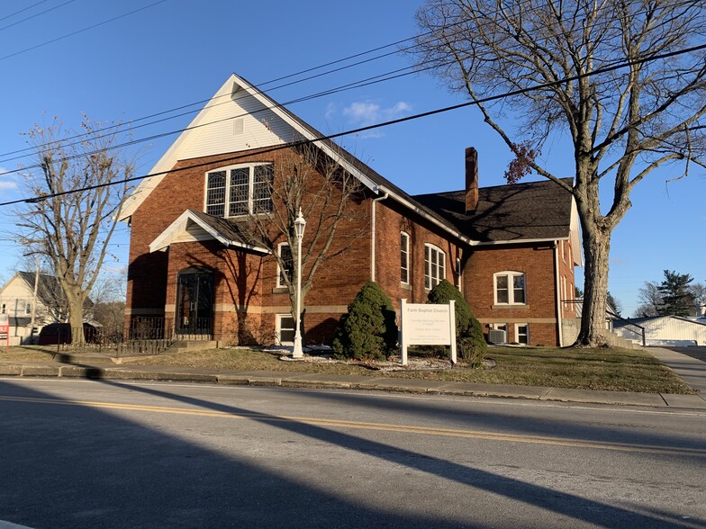 120 Lake Ave NE, Hartville, OH for lease - Building Photo - Image 1 of 3