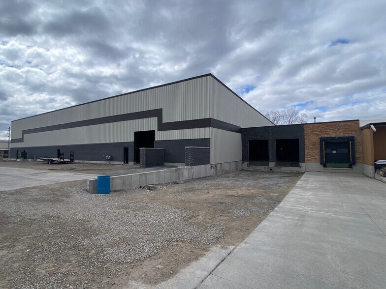 733 Midway Rd, Menasha, WI à louer - Photo du bâtiment - Image 3 de 15