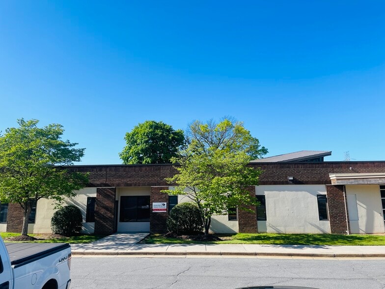 195 Thomas Johnson Dr, Frederick, MD à louer - Photo du bâtiment - Image 2 de 32