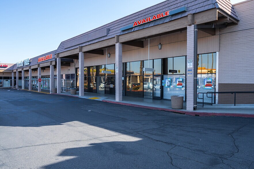 1301-1699 E Florida Ave, Hemet, CA à louer - Photo du bâtiment - Image 3 de 14